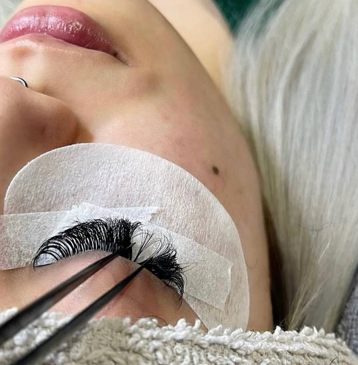 Lash extension application